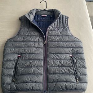 Tommy Hilfiger puffer vest, size mens medium.